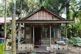 PLN hadirkan cahaya dan harapan bagi Ibu Mastur di Sambas
