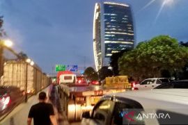 Akses menuju Pelabuhan Tanjung Priok lumpuh total Senin sore