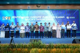 Rektor UMSU serahkan Rp2,8 Miliar insentif publikasi dosen