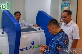 Bupati HST uji coba SBS Bank Kalsel dukung digitalisasi layanan perbankan