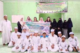 Sambut Idul Adha, Notaris/PPAT Simalungun berbagi di Ponpes Assabiqun