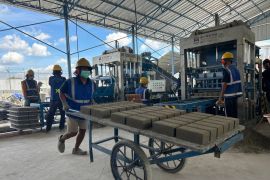 Napi Lapas Tangerang produksi 10.000 paving block per hari&nbsp;