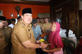Wabup Lamtim pastikan penyaluran bantuan pangan tepat sasaran