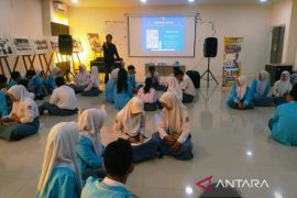 Perpsuda Bangka Barat fasilitasi bedah film bersama pelajar