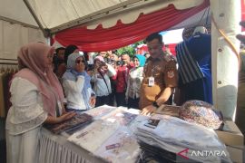 Gubernur Jateng upayakan buruh terdampak PHK tetap bekerja