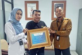 Bank Kalsel serahkan dua sapi kurban ke Sekretariat DPRD Kalsel