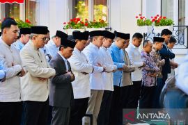 Prabowo shalat Idul Adha bersama diaspora Indonesia di Paris