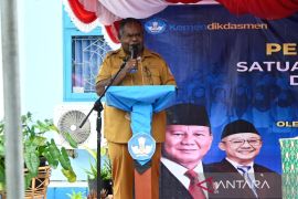 Gubernur Kambu minta pemerataan guru di seluruh sekolah PBD