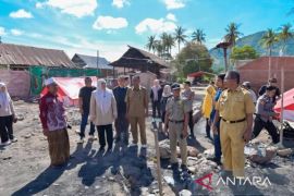 Wagub NTB tinjau korban kebakaran di Desa Lido Bima