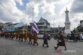 Delapan biksu di Thailand tewas ditabrak mobil oleh bocah 11 tahun