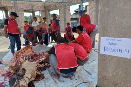 Daging kurban dari Presiden dibagikan ke 450 KK di Tanjungpinang