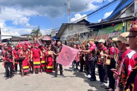 Karnaval 1.000 Bae meriahkan pekan Barape Sawa Bengkayang 2026