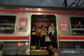 Kereta Duri - Tangerang tiba-tiba berhenti di perlintasan Rawa Buaya