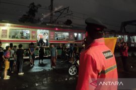 KRL Duri-Tangerang dievakuasi ke Stasiun Rawa Buaya