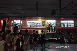 KAI Commuter: Adanya gangguan akibatkan KRL Duri-Tangerang terhenti