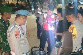 Polisi tangkap dua pengguna narkoba saat patroli di malam takbiran