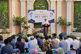 KBRI Roma selenggarakan shalat Idul Adha, berbagi bingkisan kurban