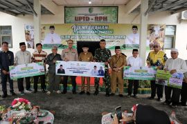 Wali Kota Palangka Raya salurkan 41 hewan kurban