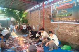 Mataram serahkan sapi kurban Presiden berbobot 975 kg ke warga Bebidas