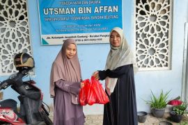 Gubernur Babel berbagi hewan kurban di panti asuhan