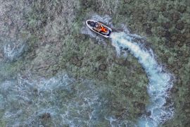 Kunjungan wisata libur Idul Adha di Pantai Teluk Asmara
