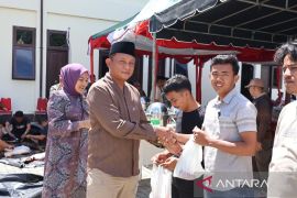Idul Adha 1447 H, Polres Tapsel bagikan daging kurban untuk warga dan personel
