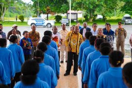Gubernur Fakhiri pastikan program presiden selaras hingga daerah di Papua