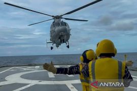 TNI AL gelar latihan manuver dan misi evakuasi di perairan Balikpapan