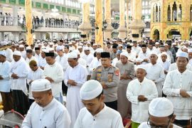 Wabup HSS Salat Iduladha bersama warga Daha