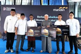Bank Mandiri salurkan 38 hewan kurban di wilayah Bali dan Nusa Tenggara