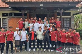 Bupati Adi Arnawa targetkan PS Badung lolos ke Liga 3