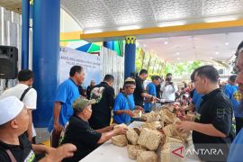 Pasar Induk Kramat Jati bagikan 6.000 kurban ramah lingkungan
