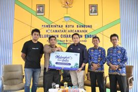 Asuransi Tugu bagikan bantuan kaki palsu bagi korban kecelakaan