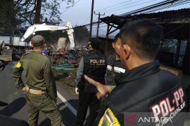 Pemkab Cianjur pastikan tidak ada bangunan kios beroperasi lagi di jalur Puncak