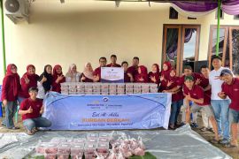 Kimia Farma salurkan lebih dari 3.000 paket daging kurban
