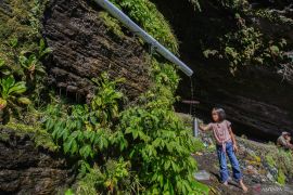 Pengambilan air suci jelang Yadnya Kasada