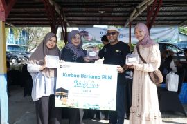 PLN UID Kalselteng bagikan 3.288 paket daging kurban pada Idul Adha