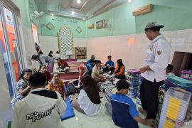 Rumah ludes terbakar, lansia di Krendang Jakbar harus tetap cuci darah