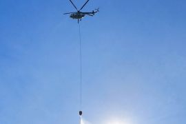 Helikopter pengebom air dikerahkan guna padamkam karhutla di Riau