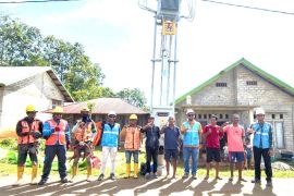 PLN menyalakan listrik di daerah pelosok Kabupaten Manggarai Barat