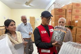 Indonesian Red Cross ships emergency aid to Iran
