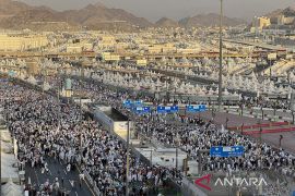 Timwas Haji DPR usul bangun tenda bertingkat solusi kepadatan di Mina