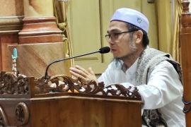 Ustadz Ghazali ingatkan kaum Muslim shalat