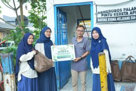PWP RU IV Cilacap bagikan 785 paket sembako pada HUT Ke-26