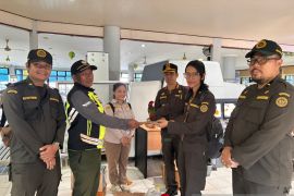 Pelni Sorong sita enam burung kasturi dari KM Gunung Dempo