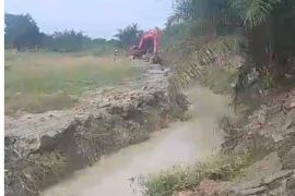 Pertamina EP Rantau Field-Desa Paya Meta kolaborasi normalisasi saluran irigasi sawah
