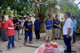 Pemkab Bangka Selatan berikan bantuan korban kebakaran di Desa Keposang