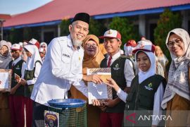 BRK Syariah Dorong Generasi Peduli Lingkungan, 50 Relawan Sekolah Dumai Kini Miliki Tabungan Bank Sampah
