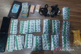 Polres Bekasi bekuk dua pengedar obat keras ilegal berkat laporan dari warga