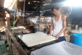 Siasati kenaikan harga kedelai, perajin tahu tempe kurangi ukuran